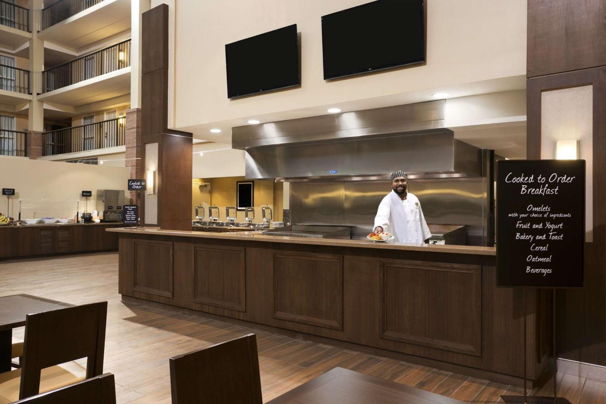 Embassy Suites Cleveland - Beachwood Exterior photo