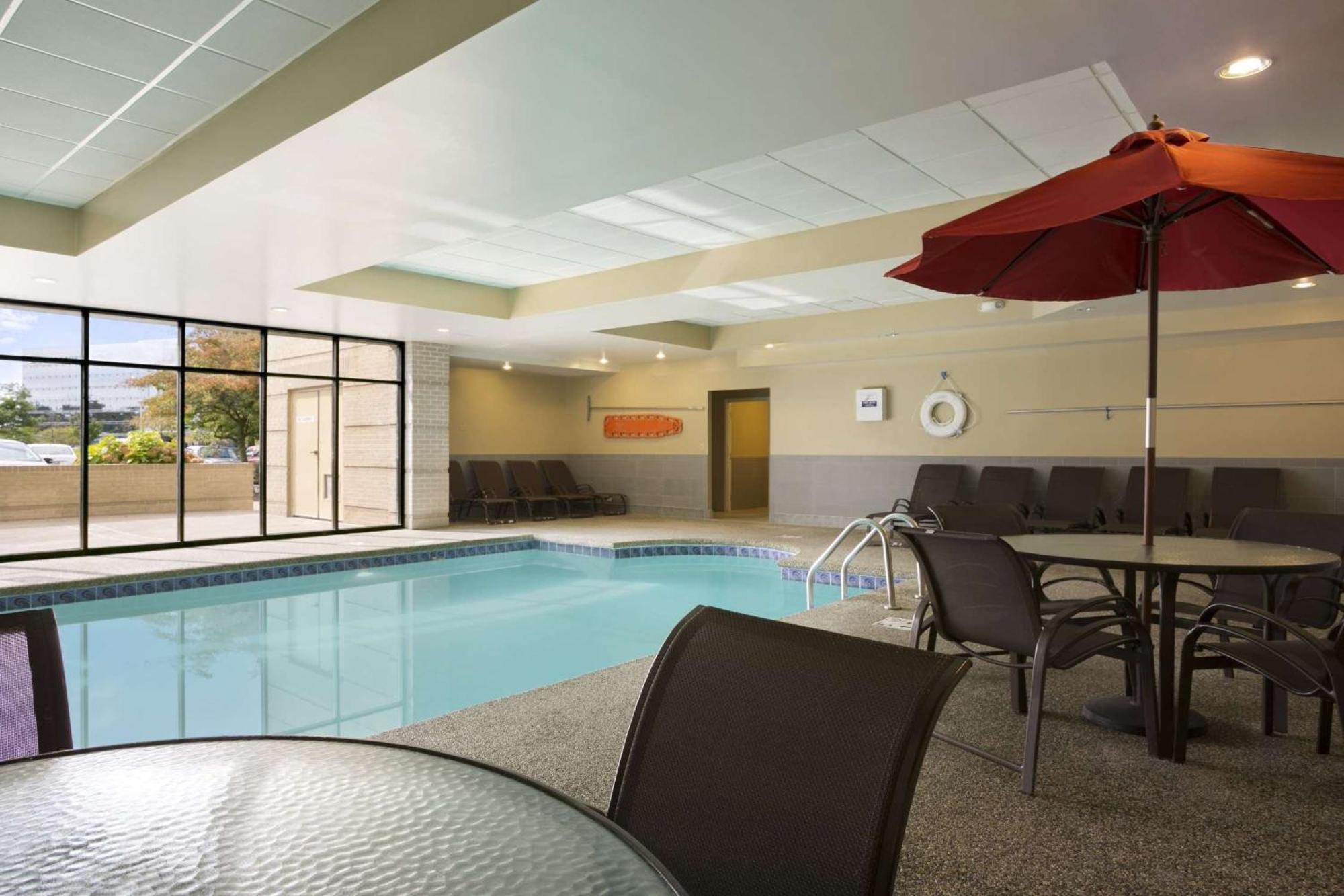 Embassy Suites Cleveland - Beachwood Exterior photo