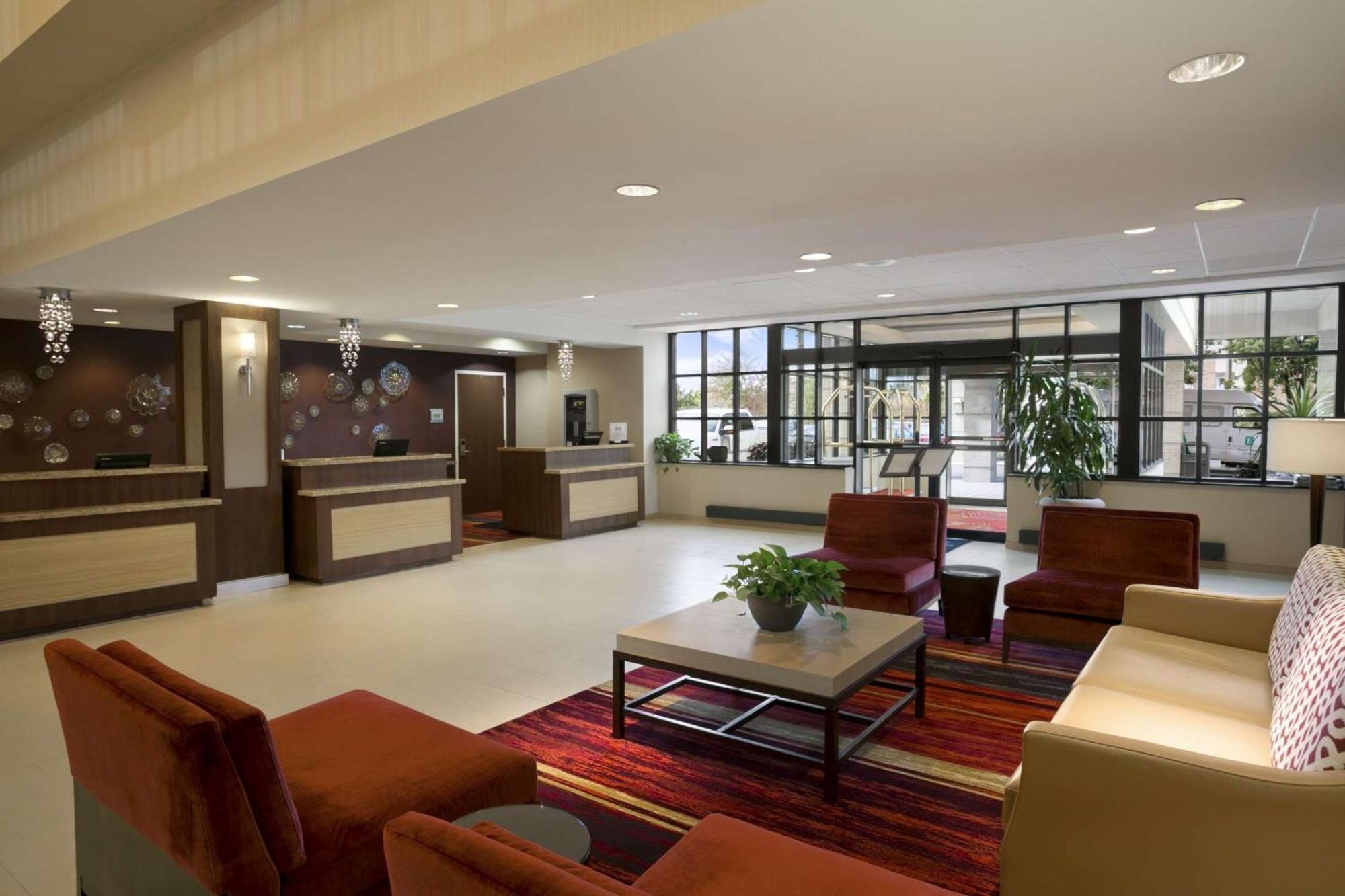 Embassy Suites Cleveland - Beachwood Exterior photo
